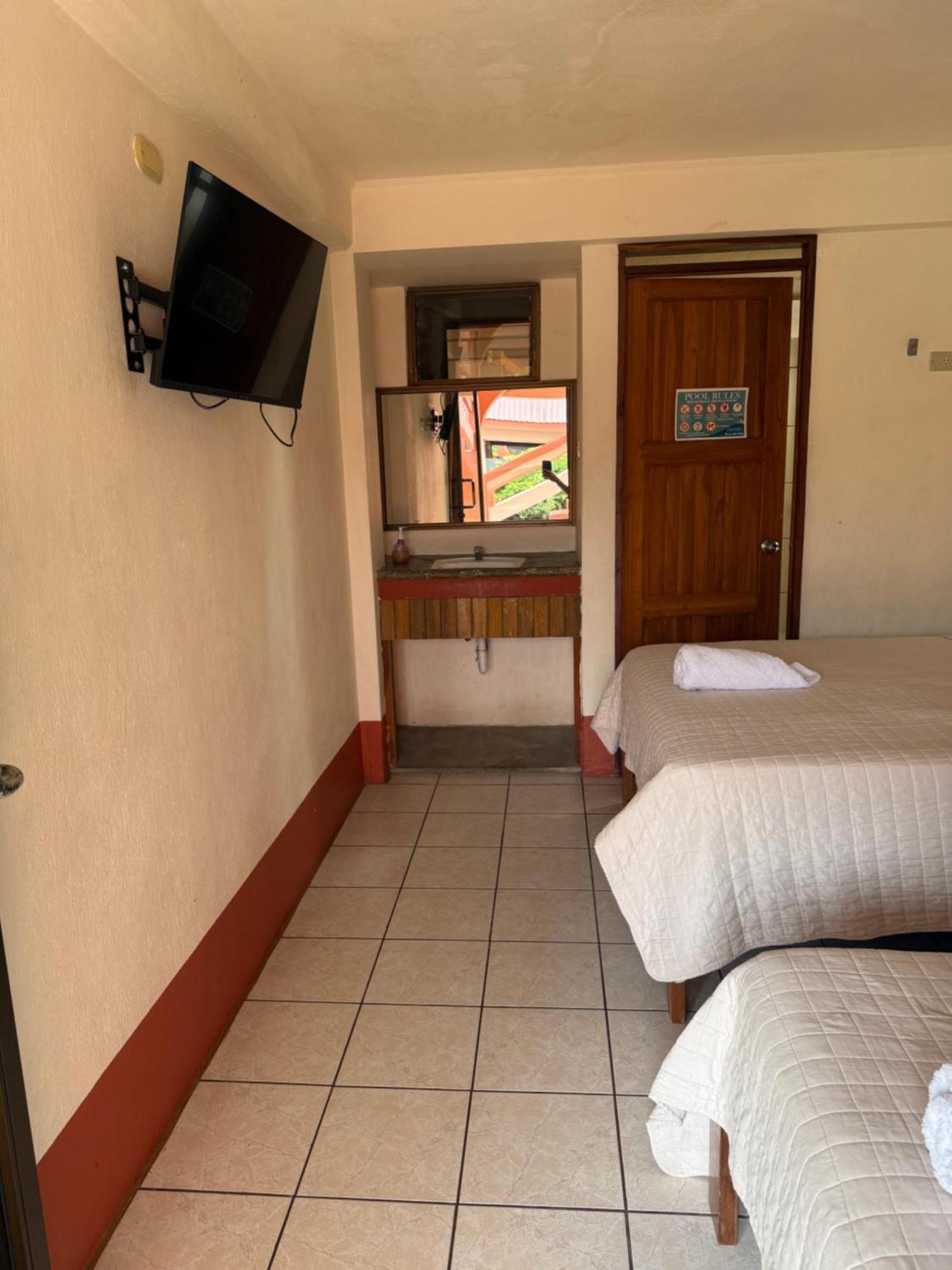Hotel La Roca Del Mar Пунтаренас Екстериор снимка